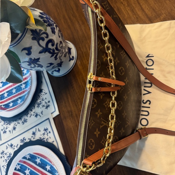 Louis Vuitton Reverse Monogram Loop - Picture 3 of 16